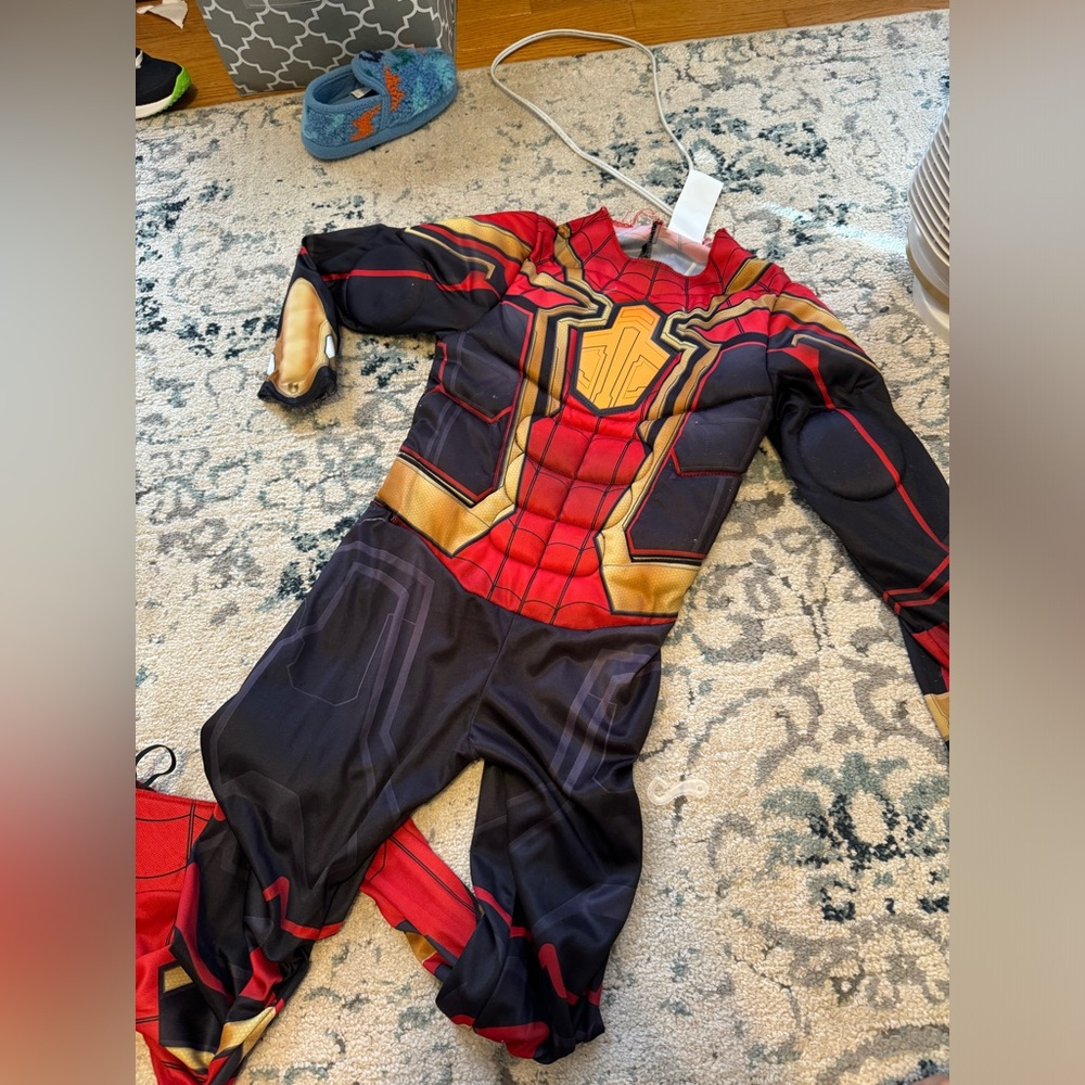 Iron Spider-Man with mask. Size 4-5T